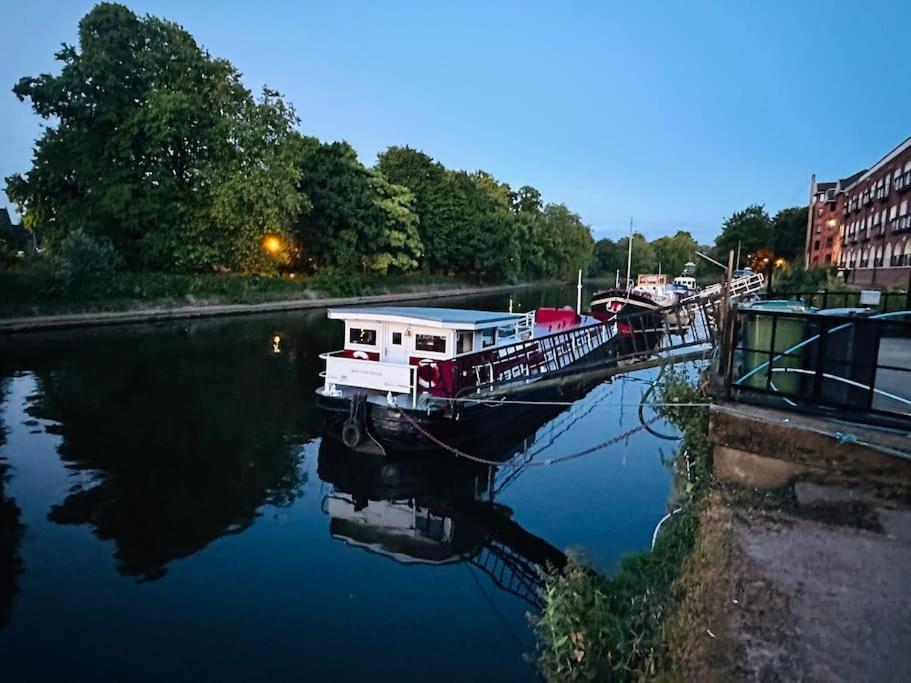 Unique Houseboat Experience I Central City Break يورك المظهر الخارجي الصورة