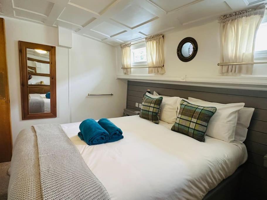 Unique Houseboat Experience I Central City Break يورك المظهر الخارجي الصورة