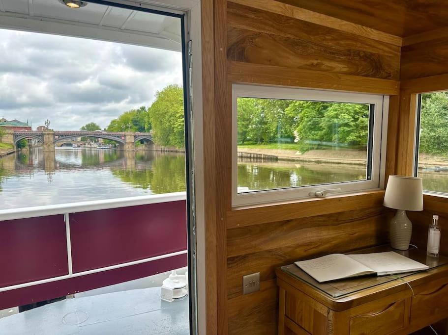 Unique Houseboat Experience I Central City Break يورك المظهر الخارجي الصورة