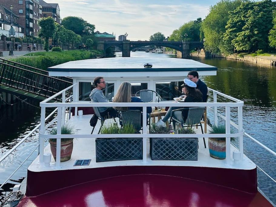 Unique Houseboat Experience I Central City Break يورك المظهر الخارجي الصورة